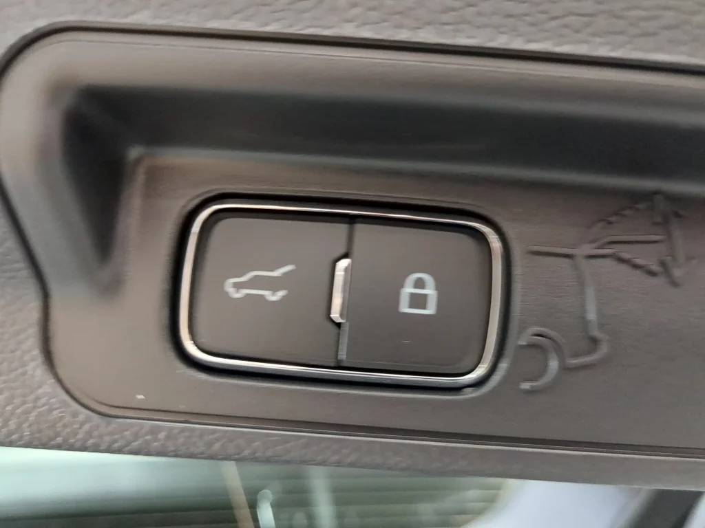 New 2026 CARBONIZED GRAY METALLIC Ford Tremor image 18