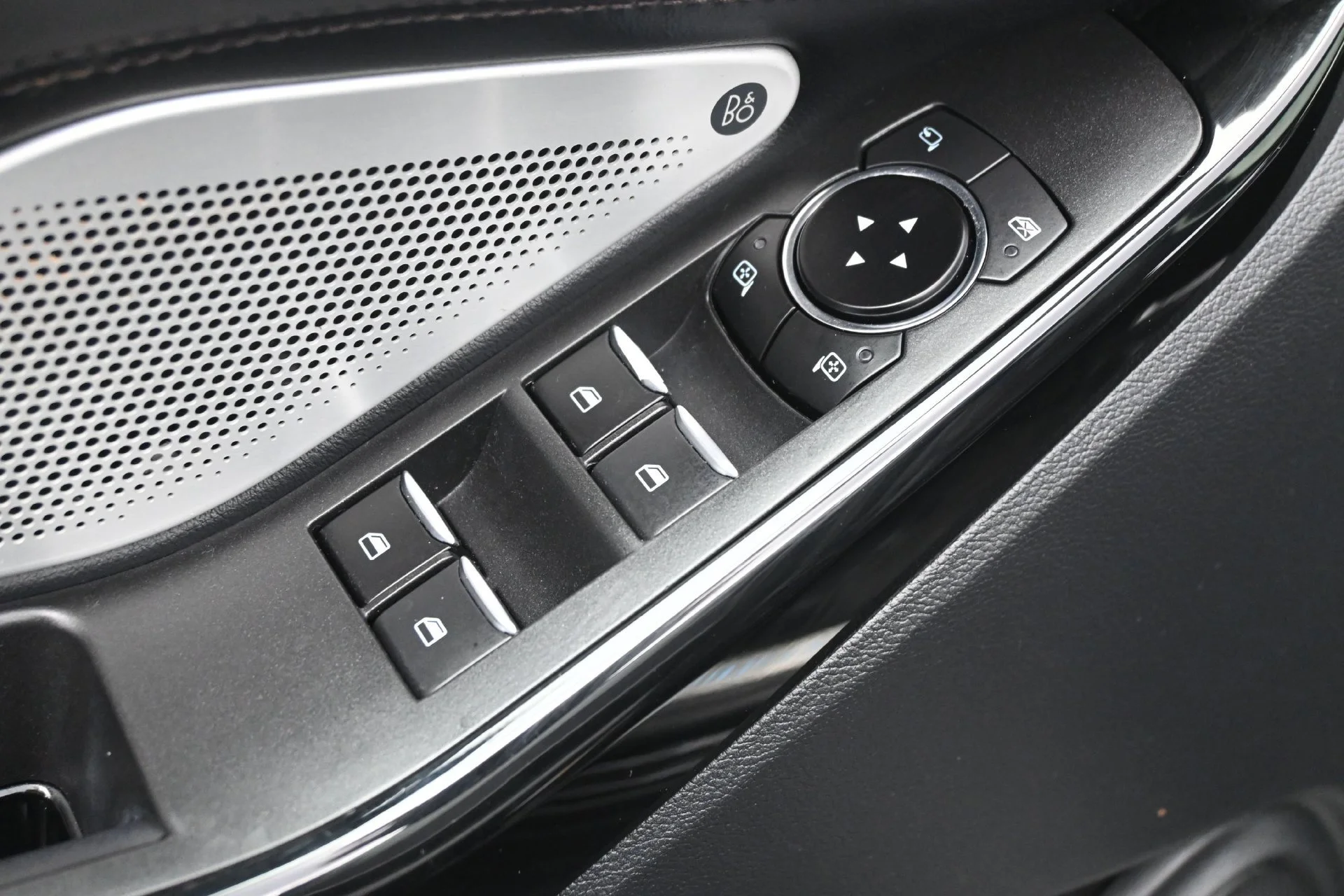 Used 2022 Black Ford Platinum image 18