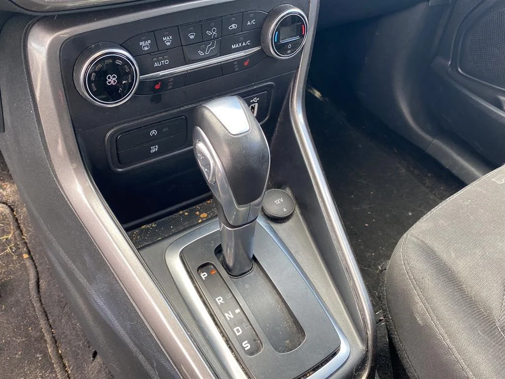Used 2019 Shadow Black Ford SE image 16