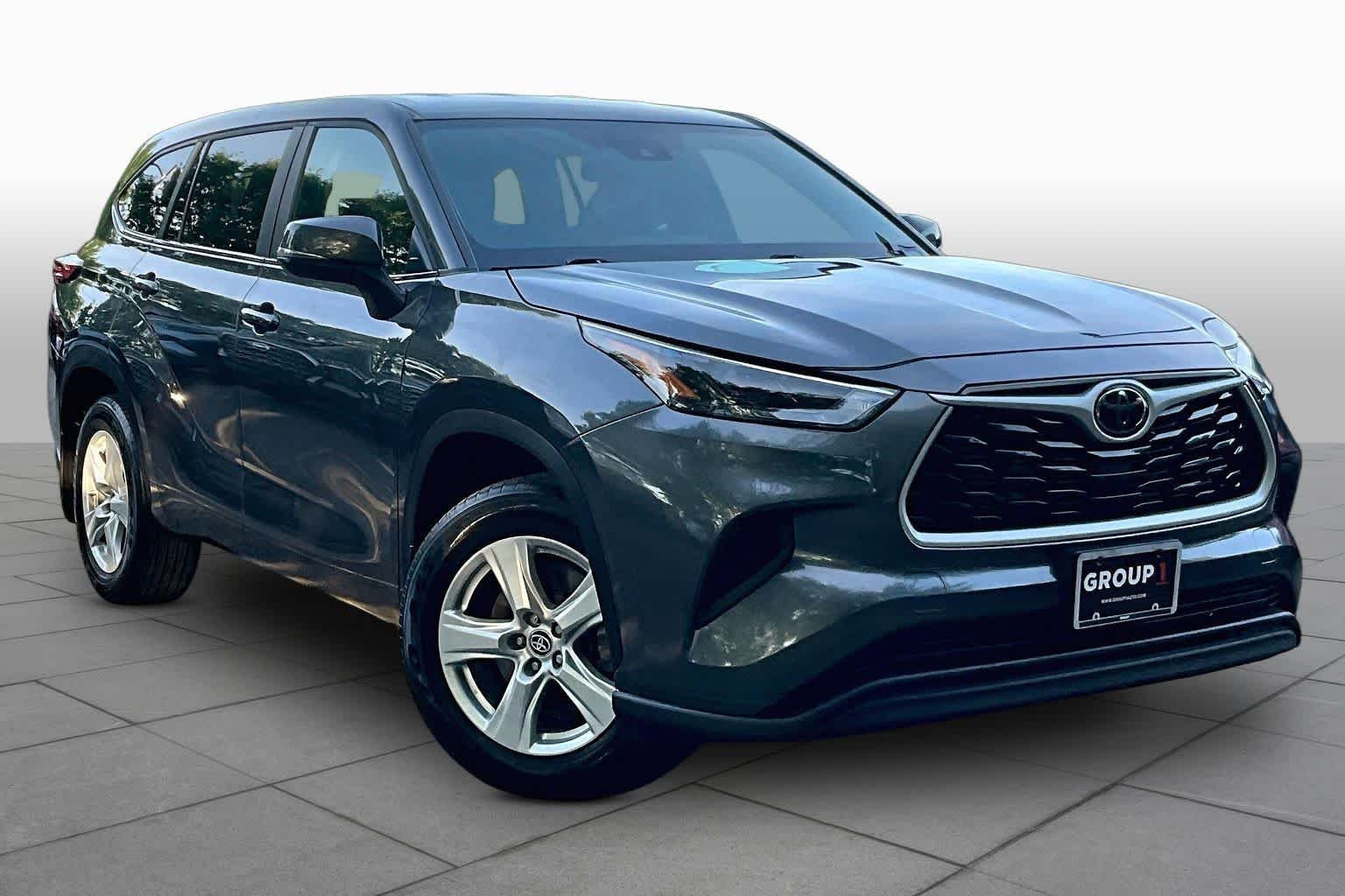 Used 2023 Magnetic Gray Metallic Toyota L image 3