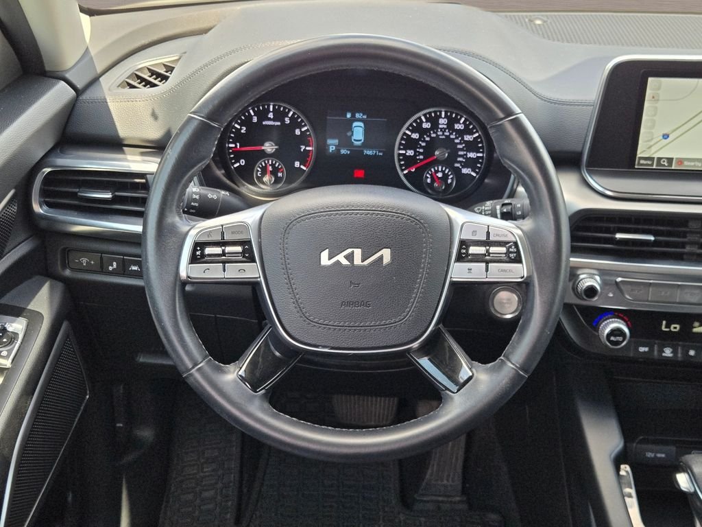 Used 2022 White Kia LX image 19