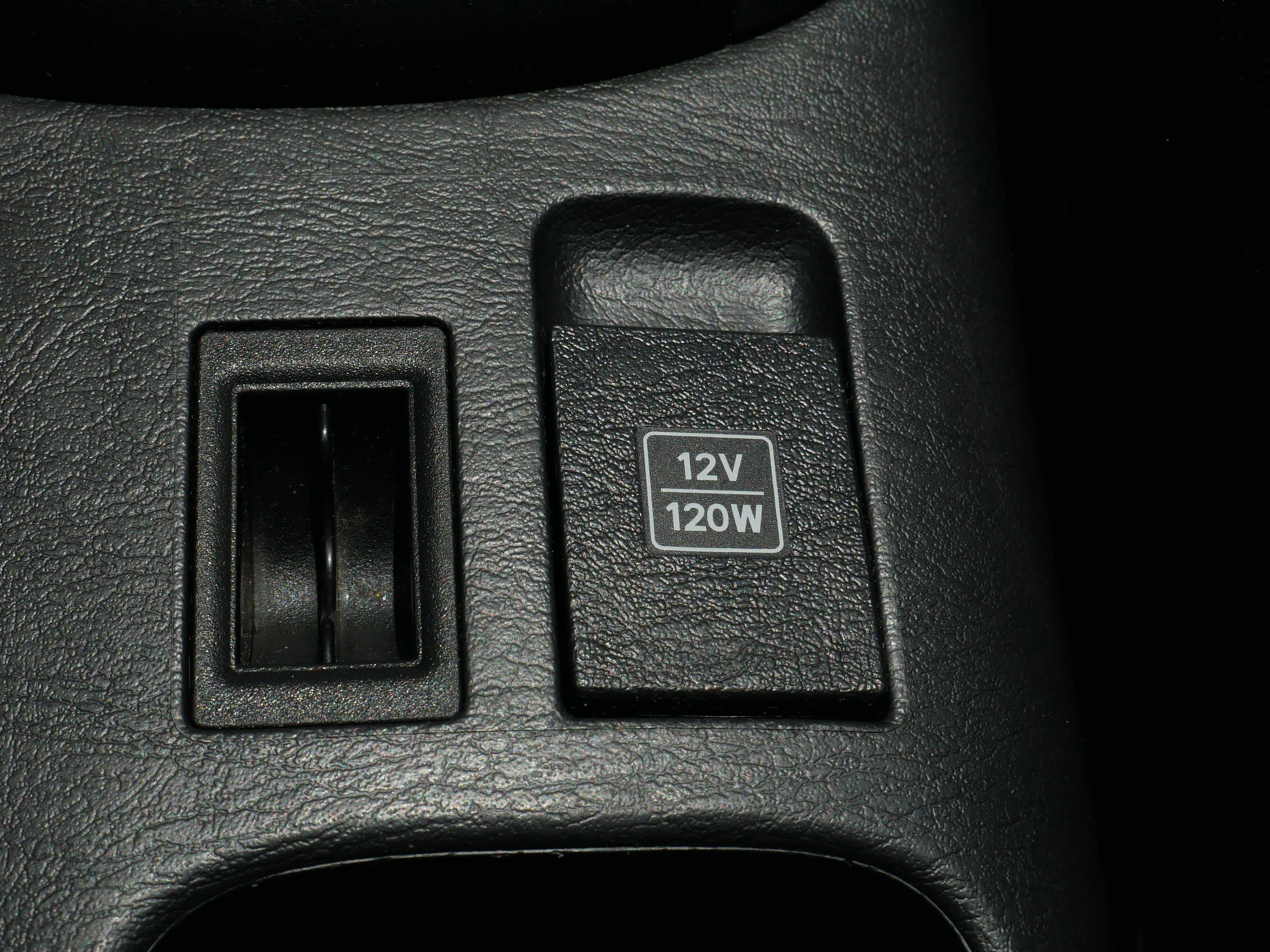 Used 2004 Titanium Metallic Toyota  image 31