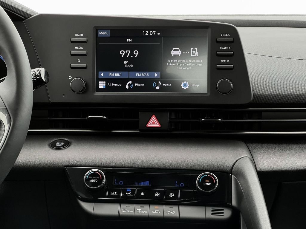 Used 2025 Black Hyundai SEL Sport image 21