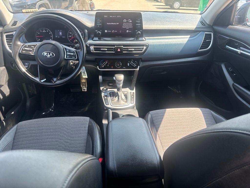 Used 2021 Black Kia S image 26