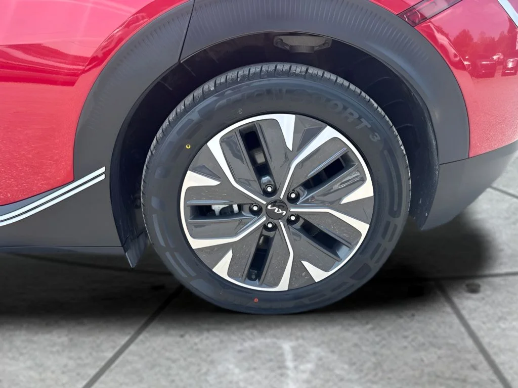 Used 2024 Red Kia Light image 19