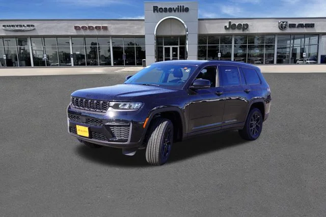 New 2026 Diamond Black Crystal Pearlcoat Jeep Altitude image 7