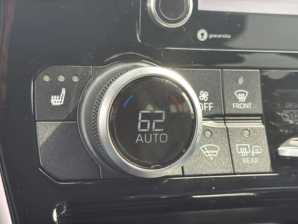 Used 2021  Toyota XLE image 33