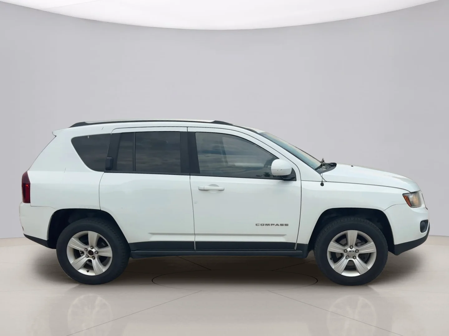 Used 2015 White Jeep LATITUDE image 6