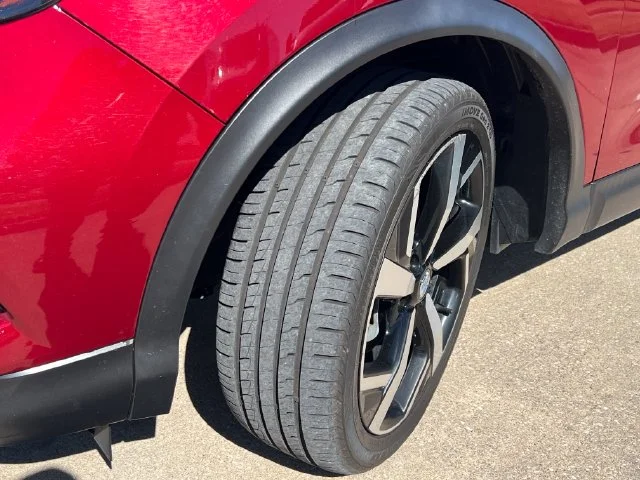 Used 2022 Red Nissan SL image 15