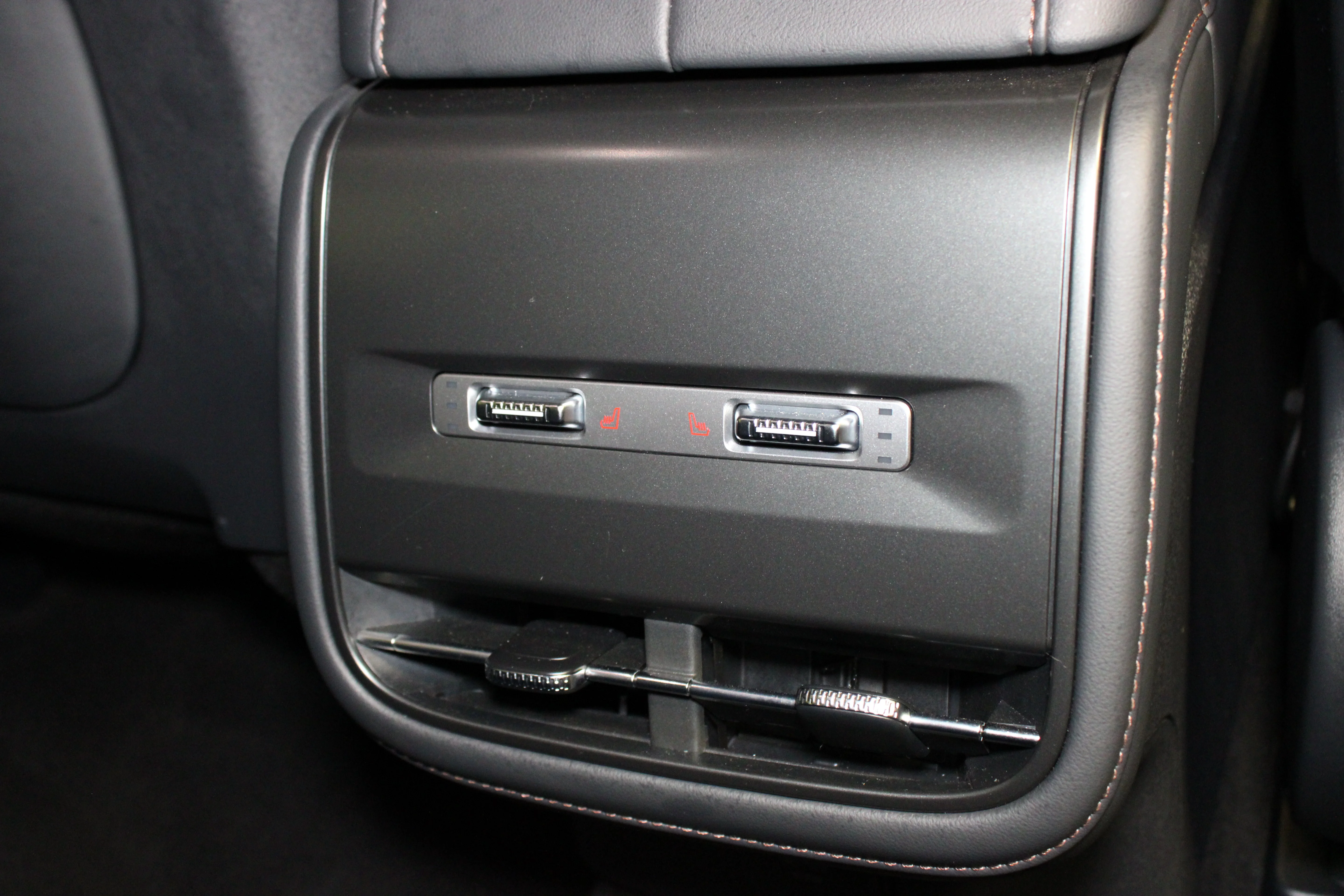Used 2024 Black Metallic Lincoln Reserve image 17