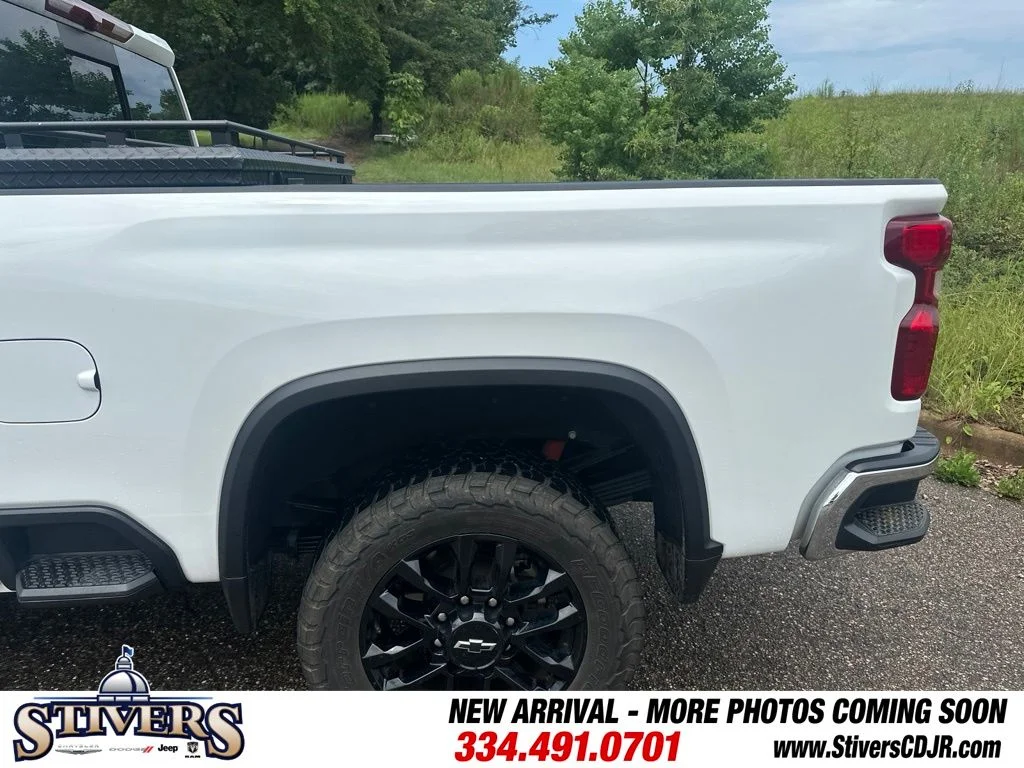 Used 2025 White Chevrolet LT image 10