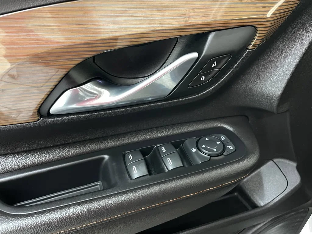 Certified Used 2019 SUMMIT WHITE GMC SLE image 21