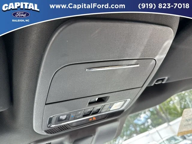 Used 2023 White Ford Lariat image 33