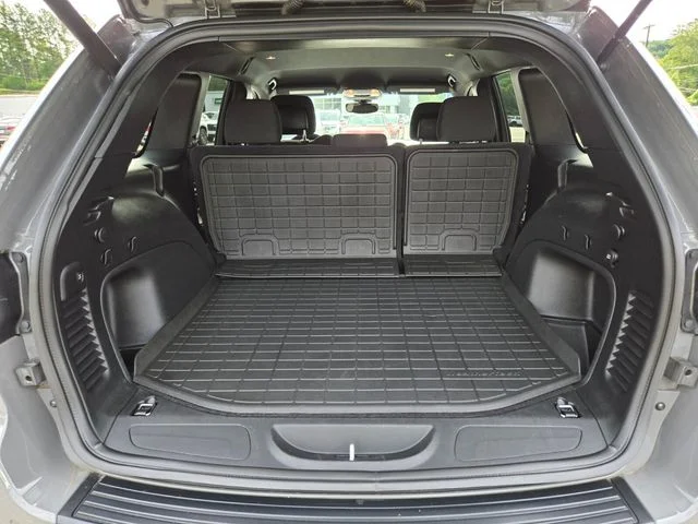 Used 2021 Gray Jeep Laredo image 16