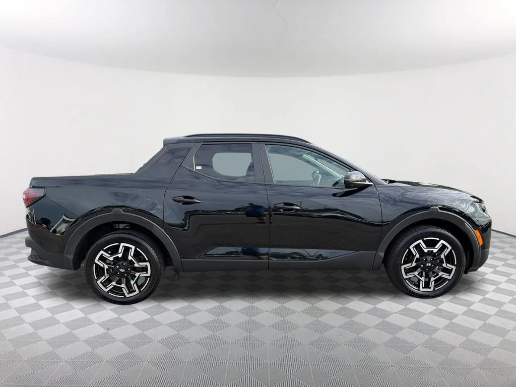 Used 2025 Black Hyundai Limited image 4