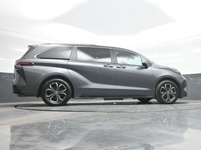 2025 Toyota Sienna Platinum - Photo 25