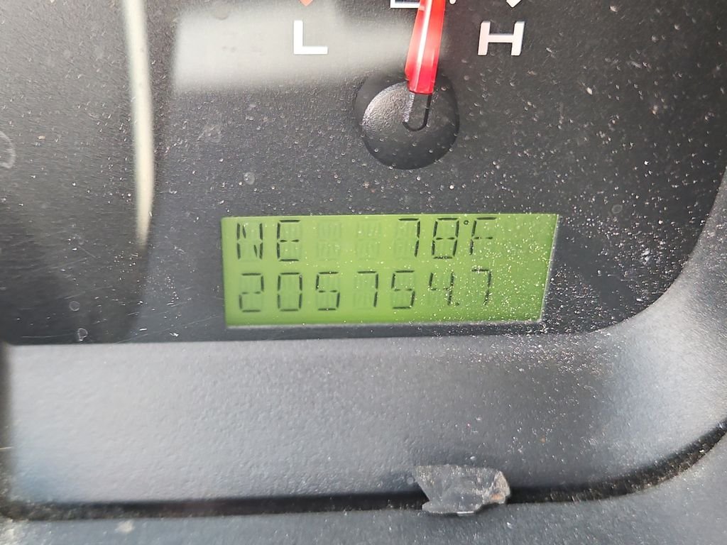 Used 2004  Ford  image 16