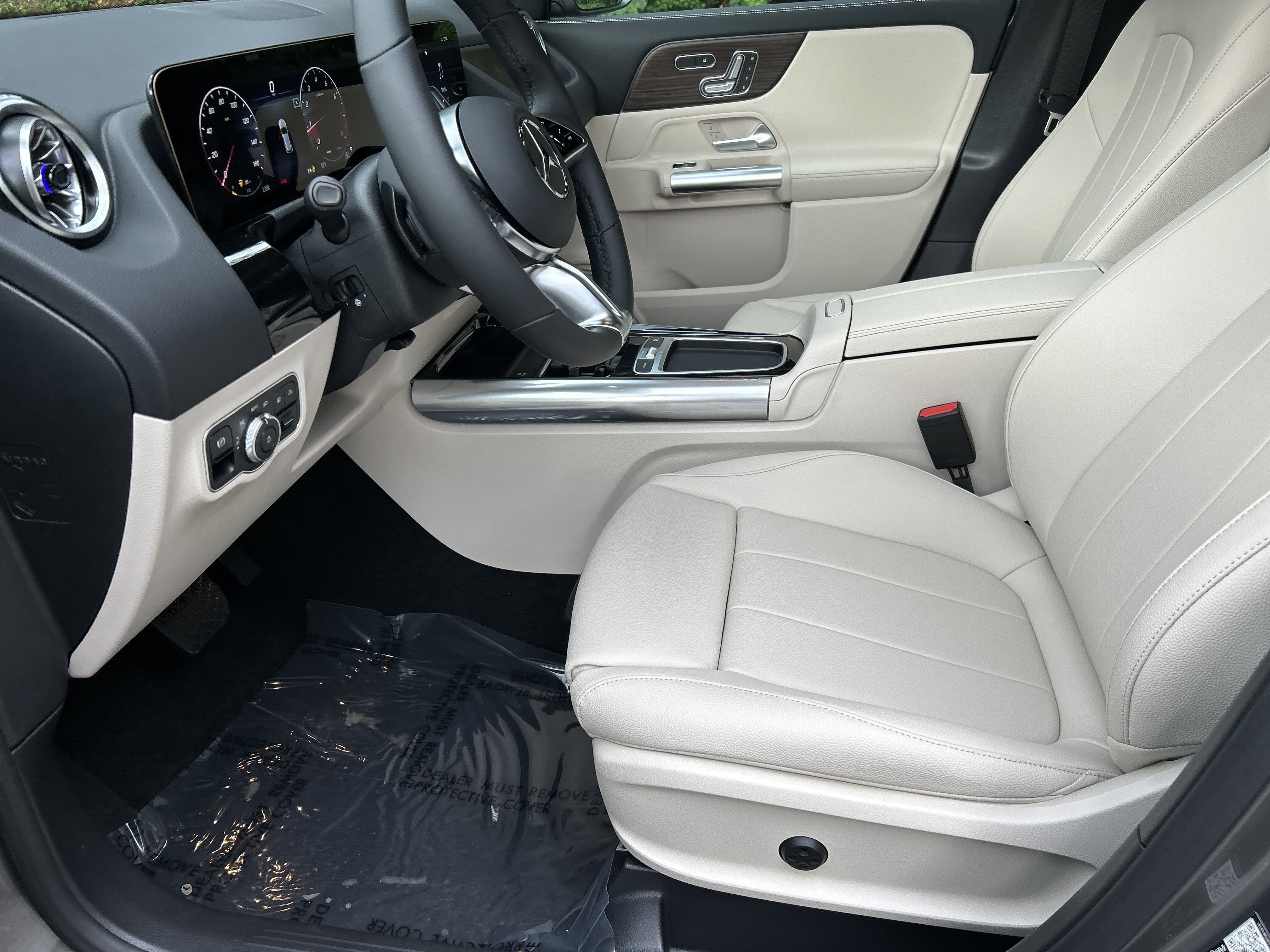 New 2026 Mountain Grey Metallic Mercedes-Benz GLA 250 SUV image 18