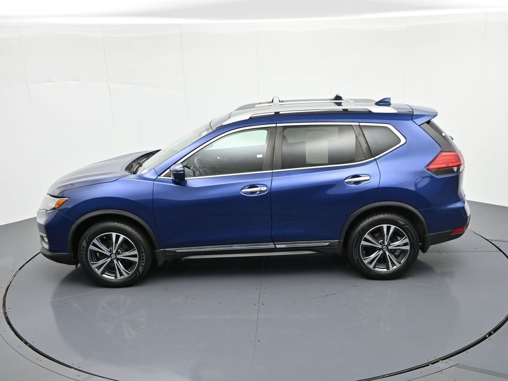Used 2017 Caspian Blue Nissan SL image 16
