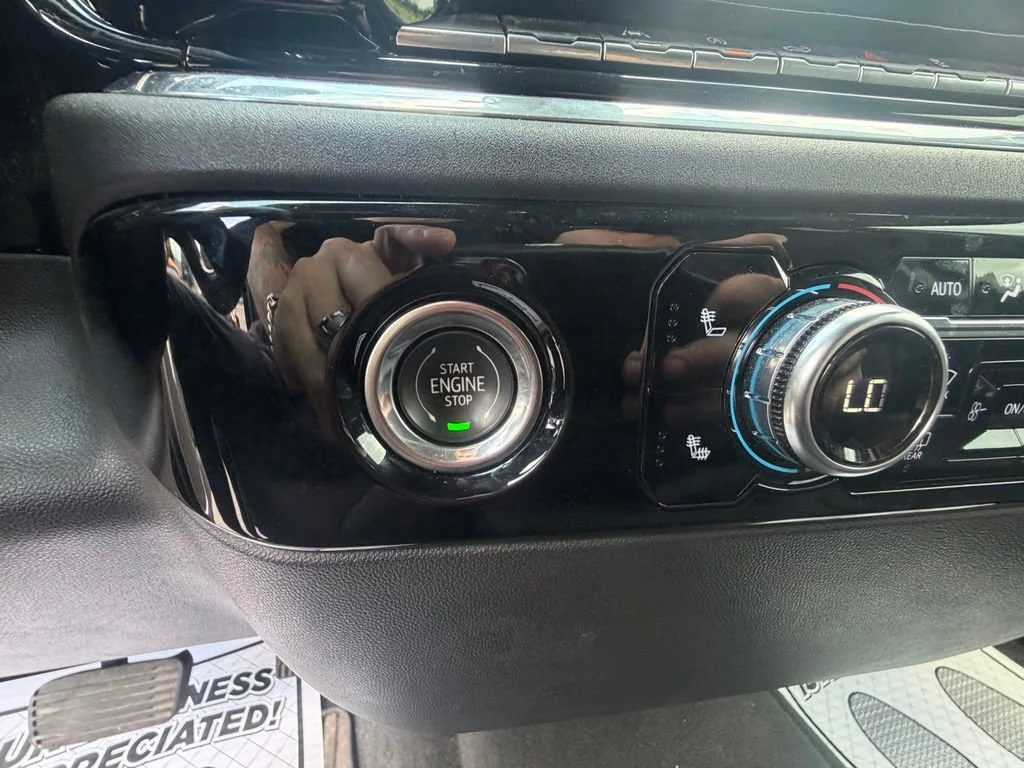 Used 2023 Onyx Black GMC Elevation image 26