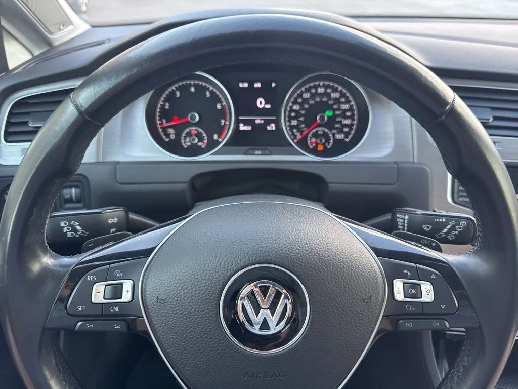 Used 2016 Gray Volkswagen SE image 12