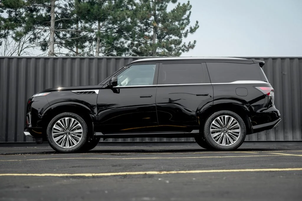 New 2027 BLACK OBSIDIAN INFINITI Luxe 4WD image 3
