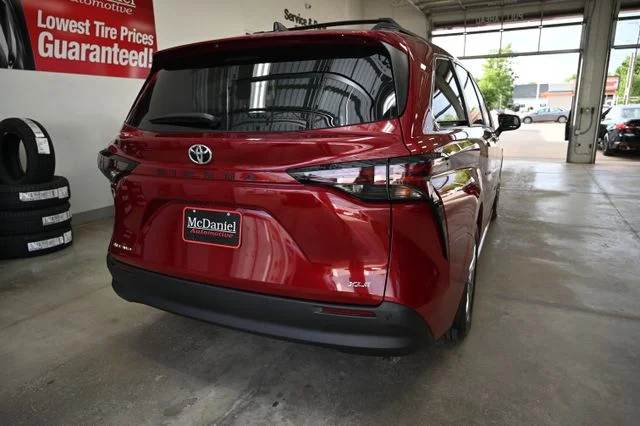 2026 Toyota Sienna XLE - Photo 6
