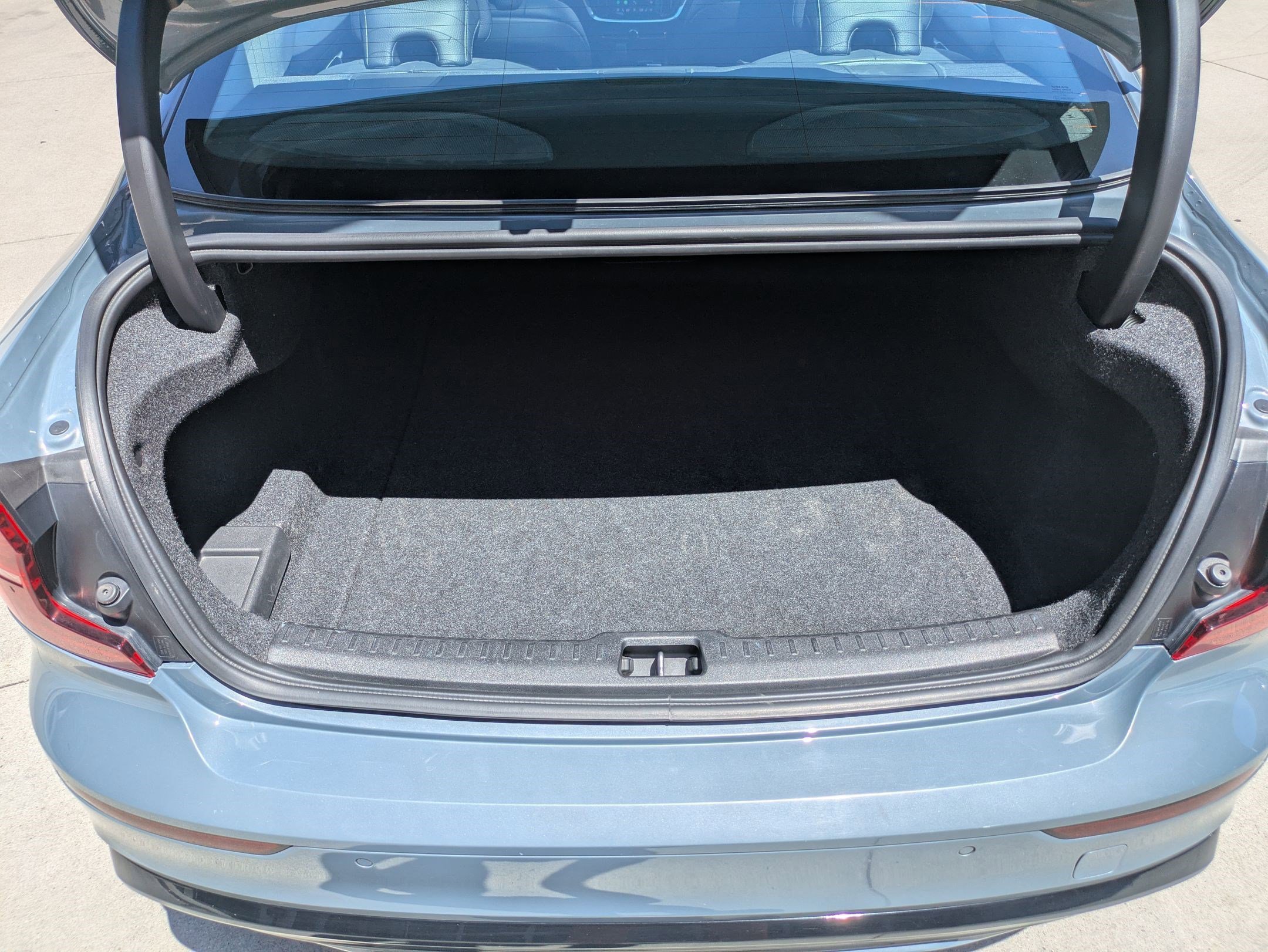 Used 2024 Blue Volvo Plus Dark Theme image 27