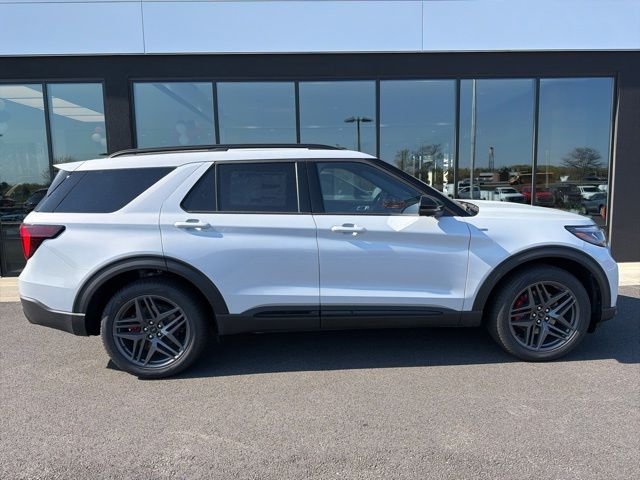 New 2026 Space White Metallic Ford ST-Line image 2