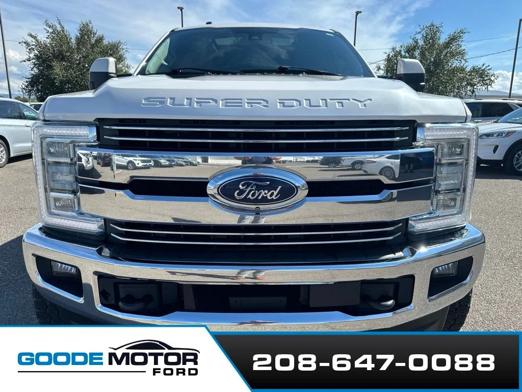 Used 2017 White Platinum Clearcoat Metallic Ford Lariat image 2