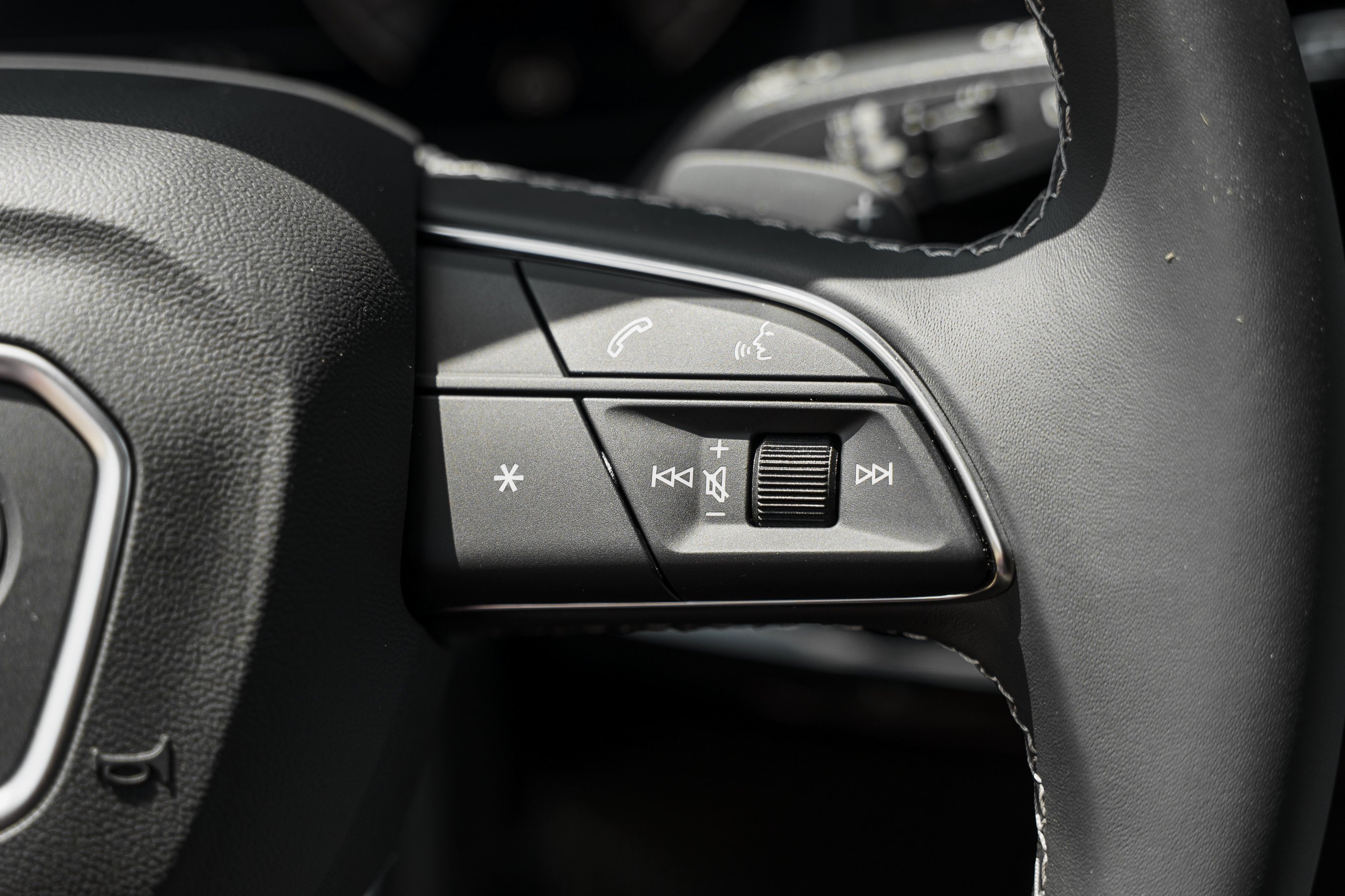 New 2026 MYTHOS BLACK Audi Premium image 19