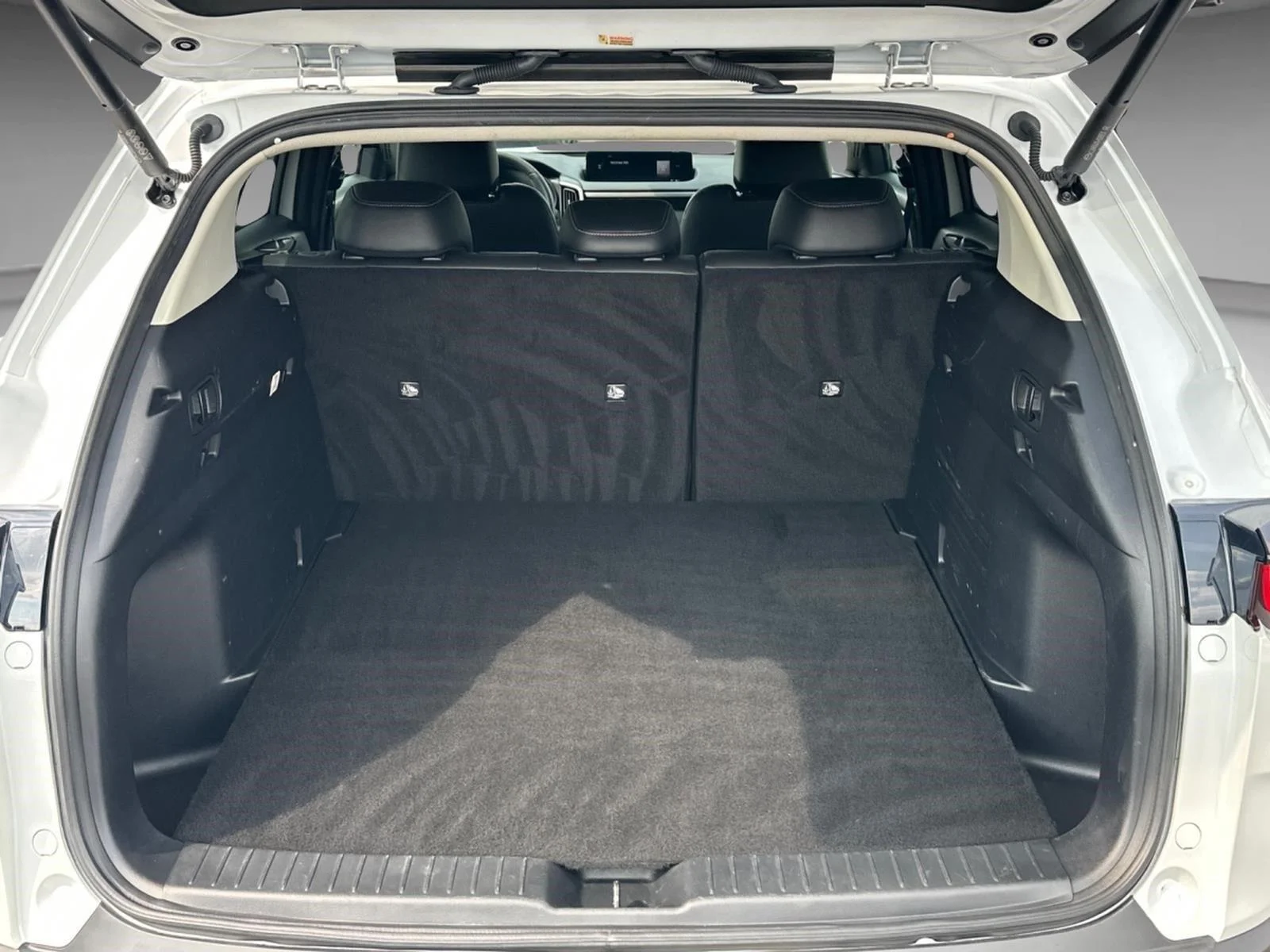 Used 2025 Wind Chill Pearl Mazda 2.5 S Preferred Package image 5