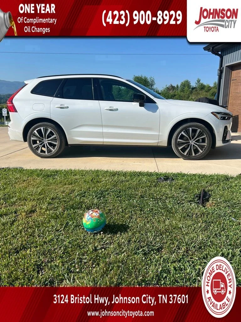 2023 Volvo XC60 B5 Plus Dark Theme FWD's photo