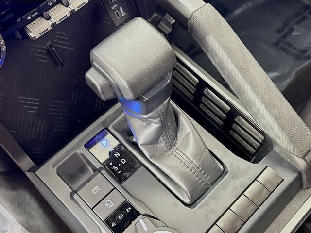 2025 Toyota Tacoma SR5 - Photo 17