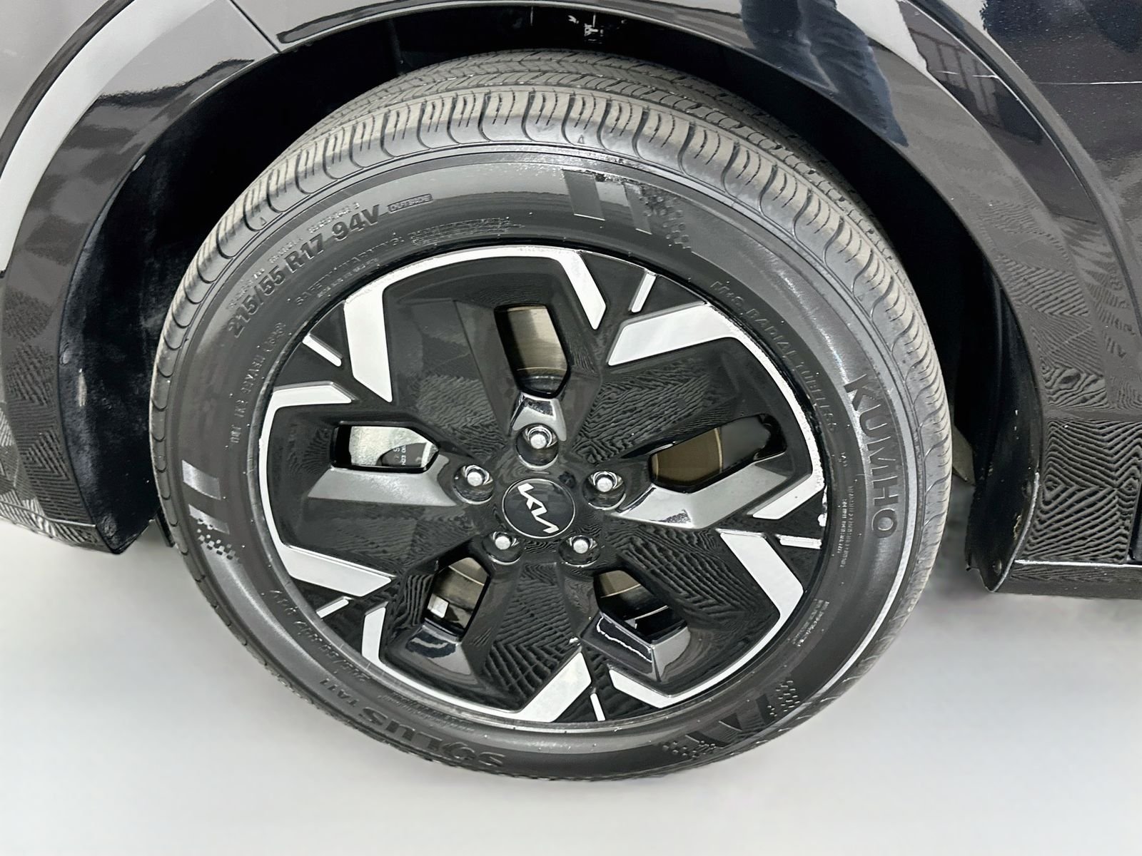 Used 2024 Aurora Black Kia Wave image 33