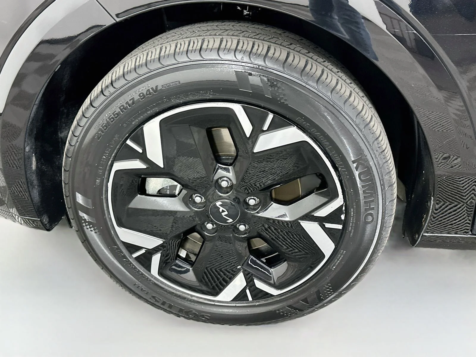 Used 2024 Aurora Black Kia Wave image 33