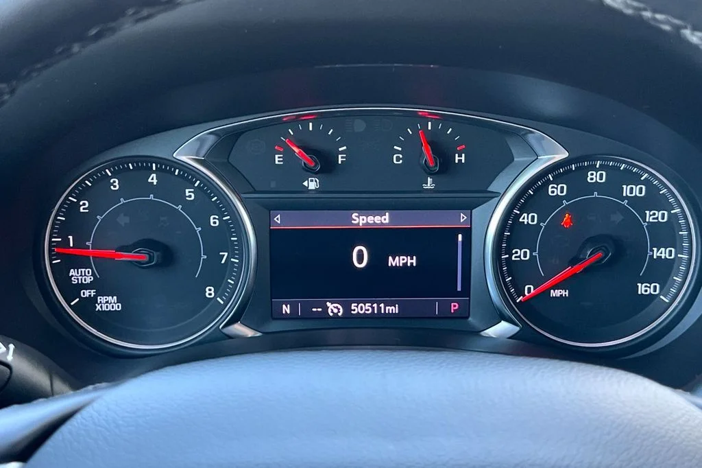 Used 2023 White GMC SLT image 26