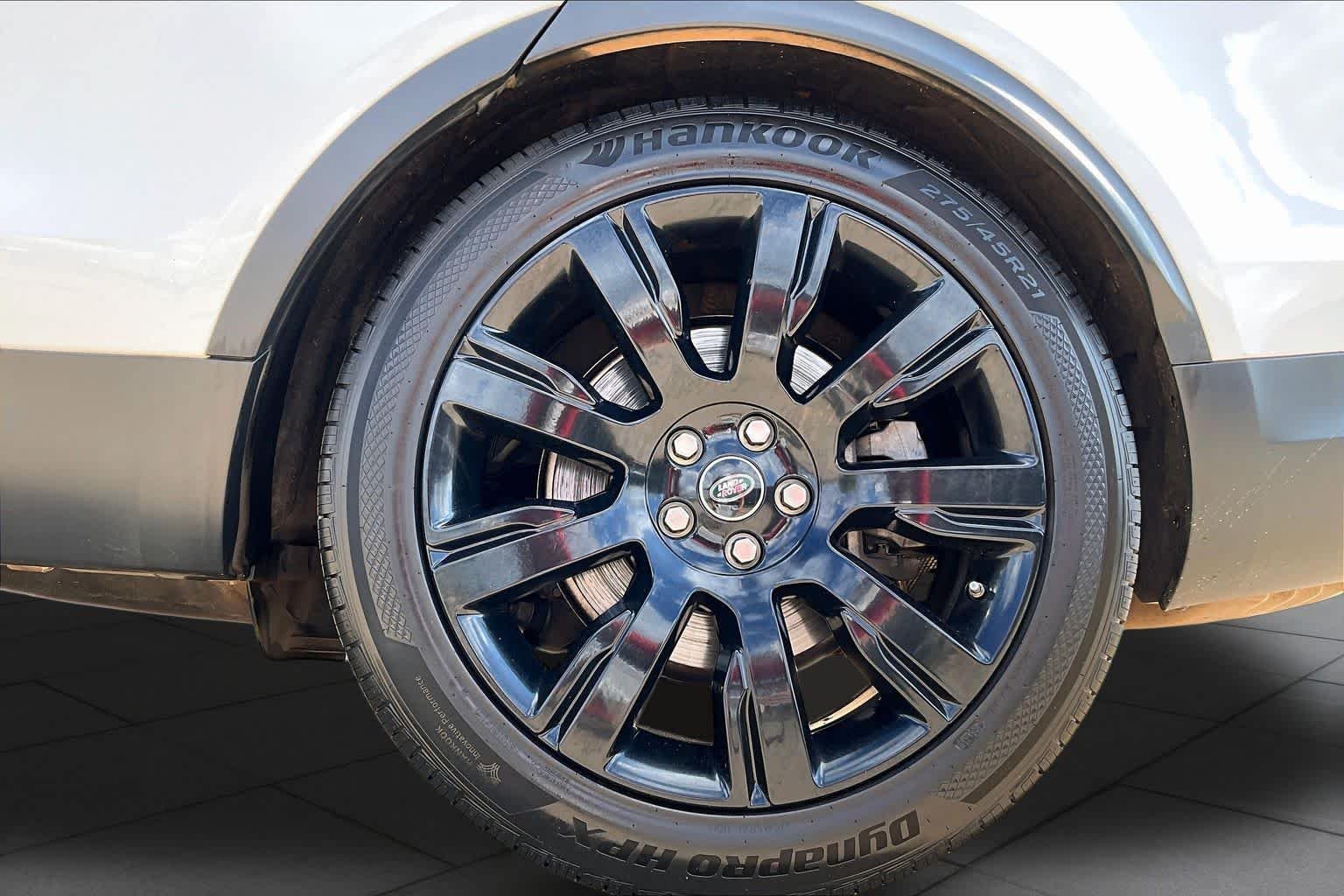 Used 2018 Fuji White Land Rover HSE Luxury image 11