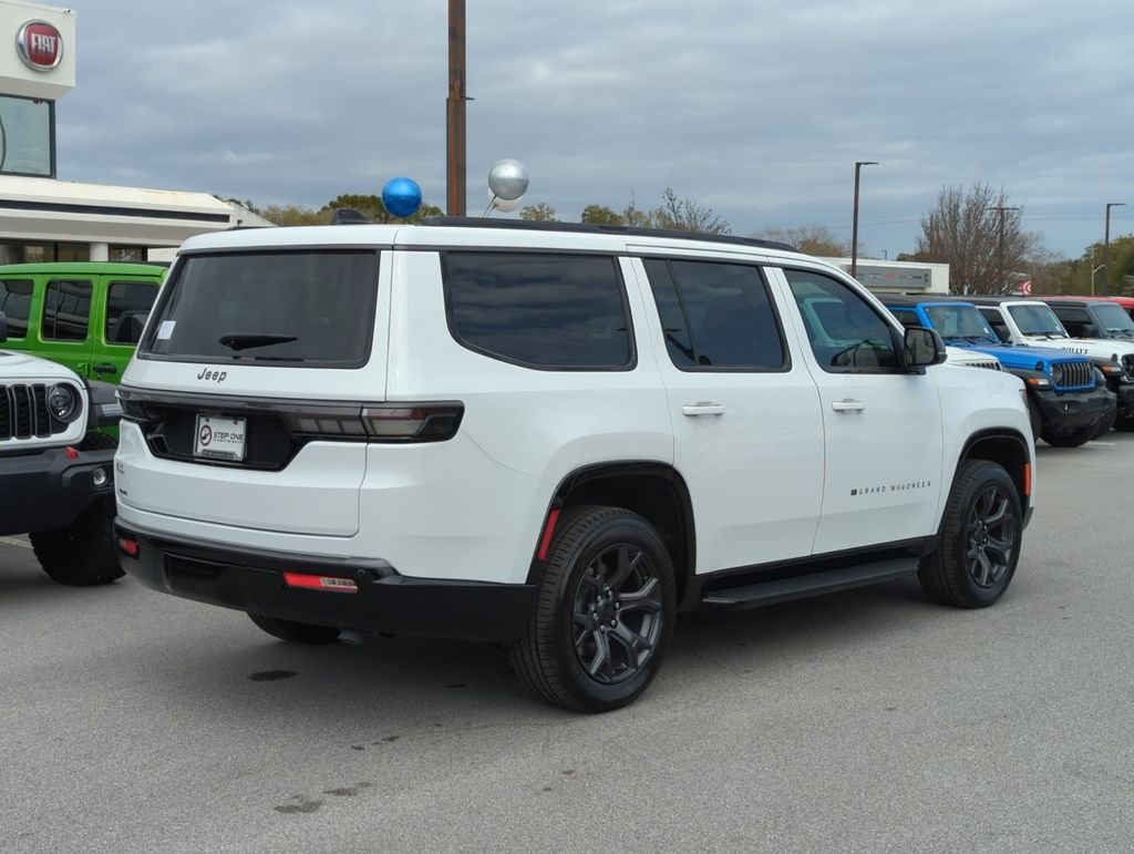 New 2026 Bright White Clear-Coat Exterior Paint Jeep Limited Altitude image 5