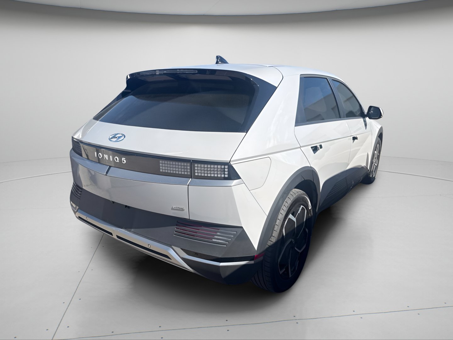 Used 2024 Cyber Gray Hyundai SEL image 13