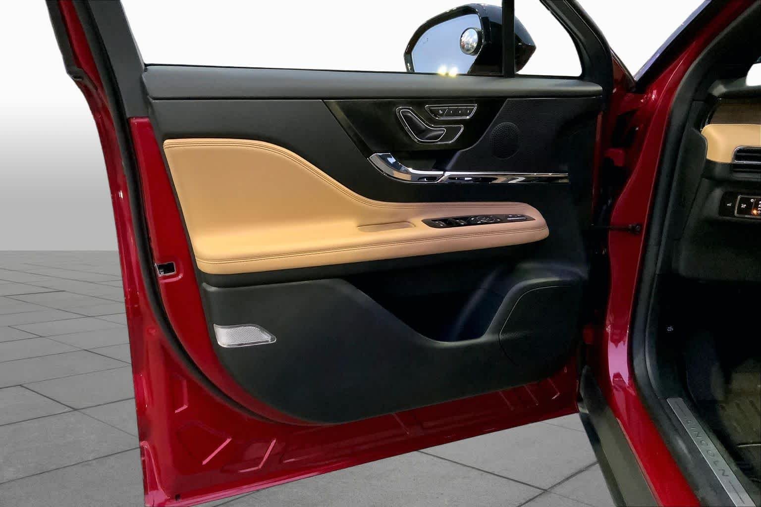 Used 2023 Red Carpet Metallic Tinted Clearcoat Lincoln Reserve image 18