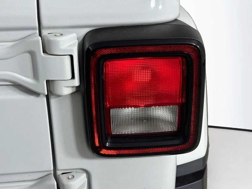 Used 2019 Bright White Clearcoat Jeep Unlimited Sahara image 32