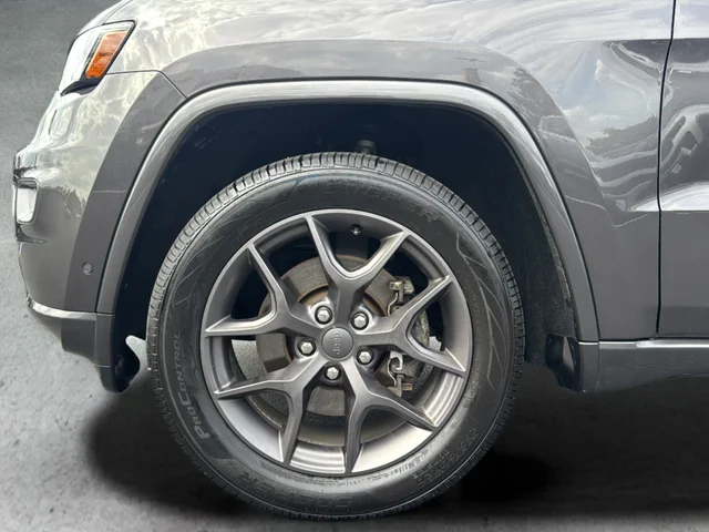 Used 2021 Gray Jeep Limited image 32