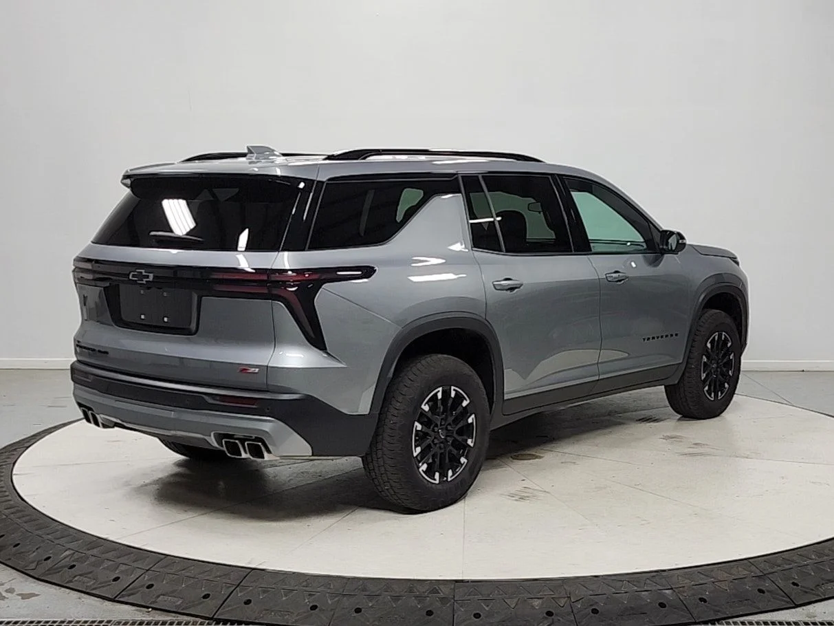 Used 2025 Gray Chevrolet Z71 image 7