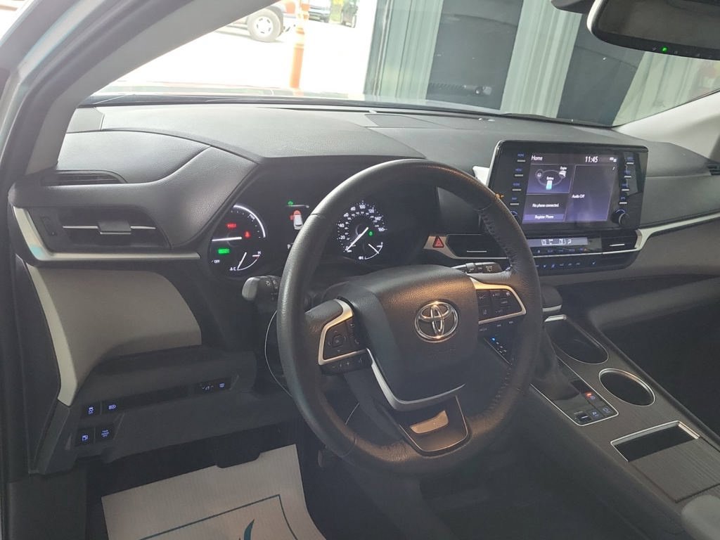 Used 2023 Silver Toyota XLE image 7