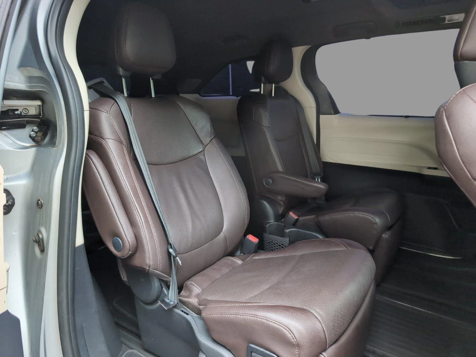 Used 2021 Celestial Silver Metallic Toyota Platinum 7-Passenger image 34