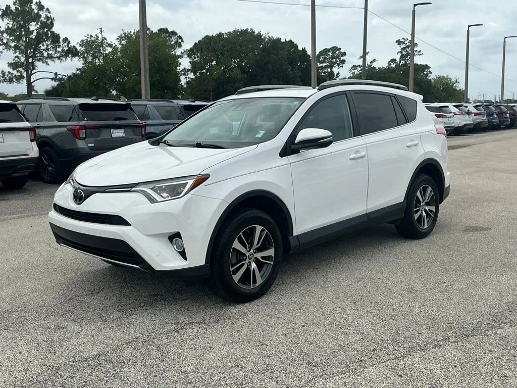 Used 2017 White Toyota XLE image 1