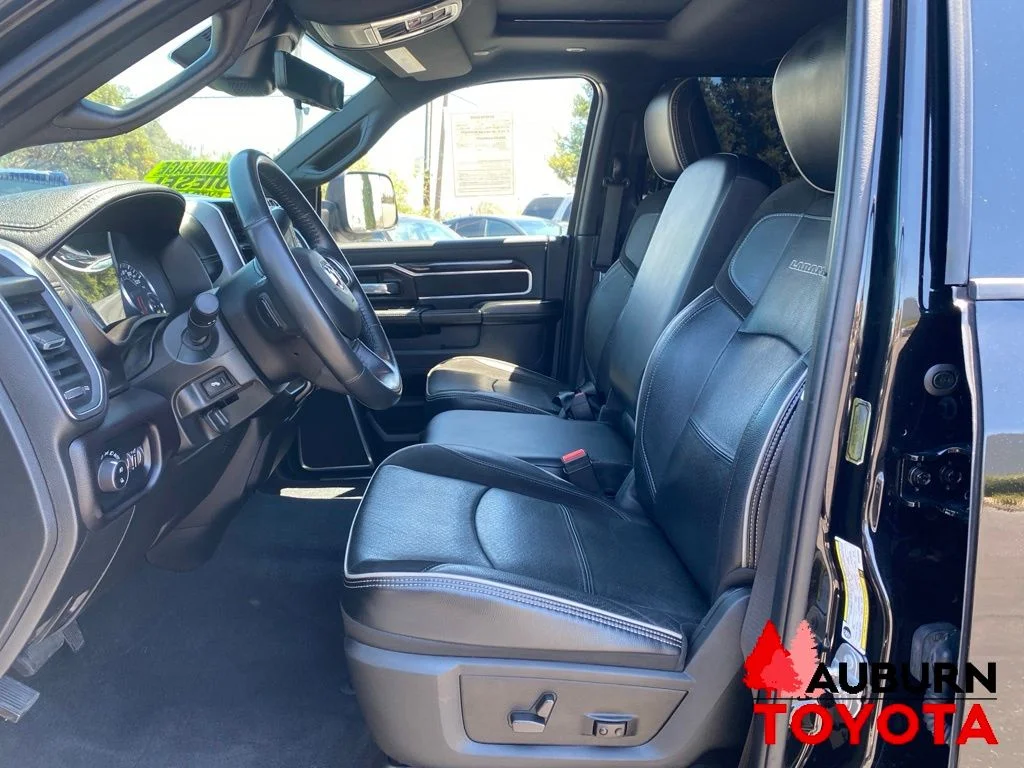 Used 2022 Diamond Black Crystal Pearlcoat Ram Laramie image 31