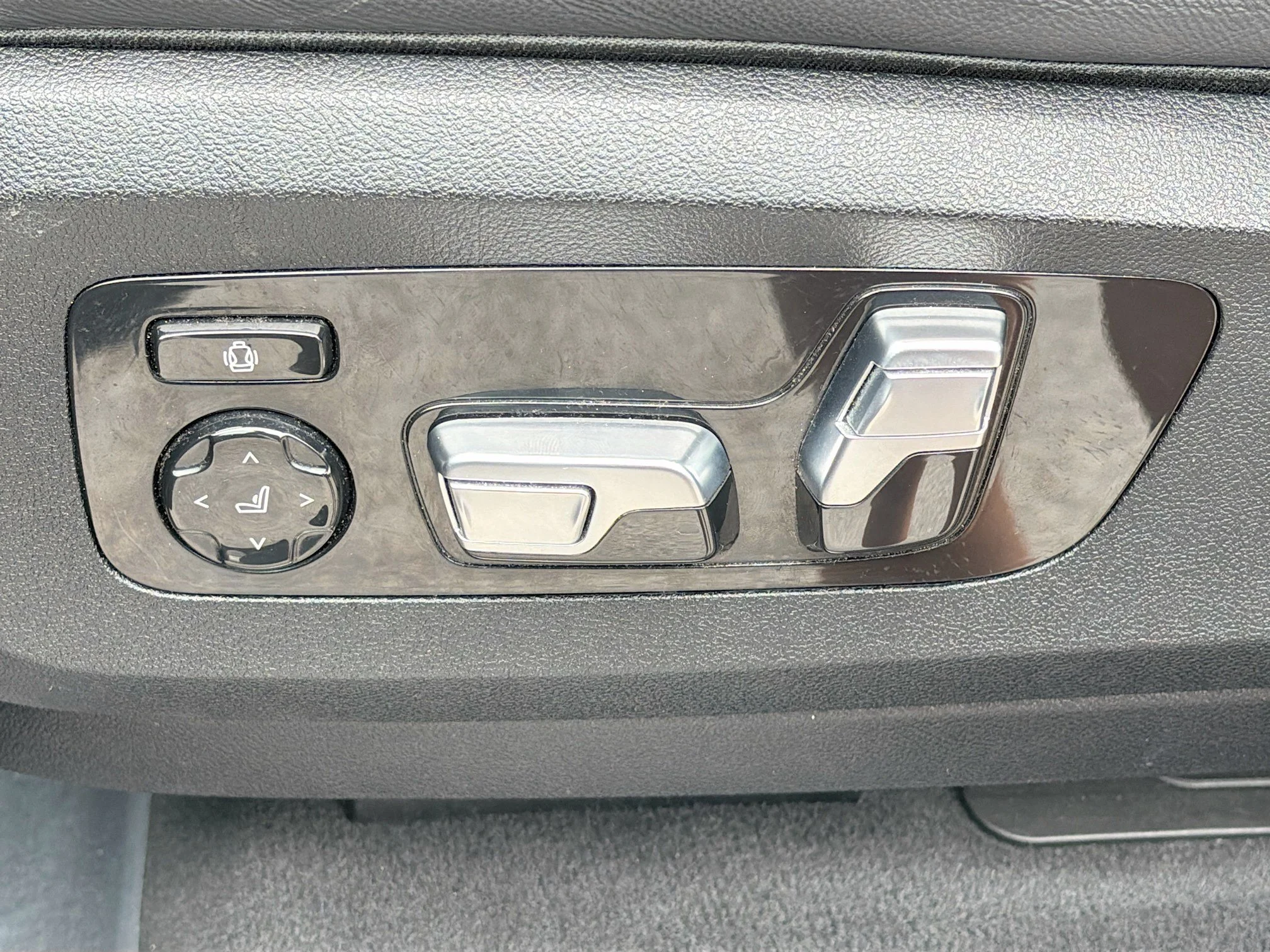 Used 2022 Black Sapphire Metallic BMW xDrive40i image 26