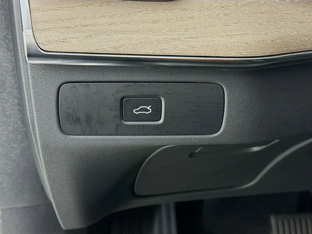 2026 Volvo XC90 Plus - Photo 11